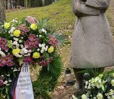 Stille Kranzniederlegung "Die Trauernde" auf der Kriegsgräbersättte Golm 2020